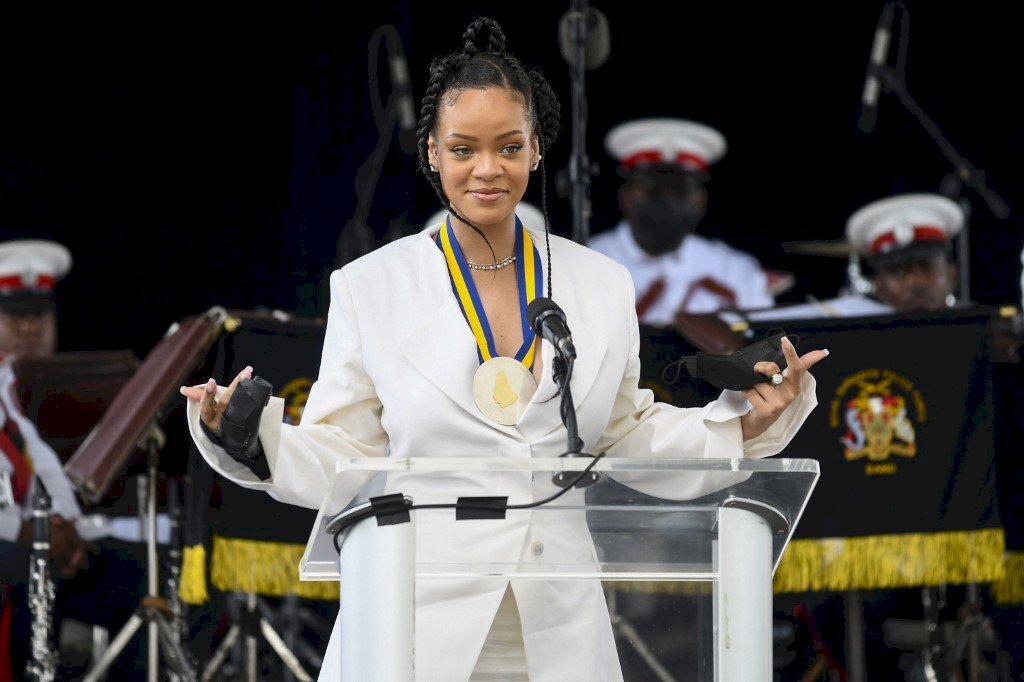 Rihanna na lumabas sa Super Bowl halftime show para magsalita para sa mga imigrante at itim na kababaihan