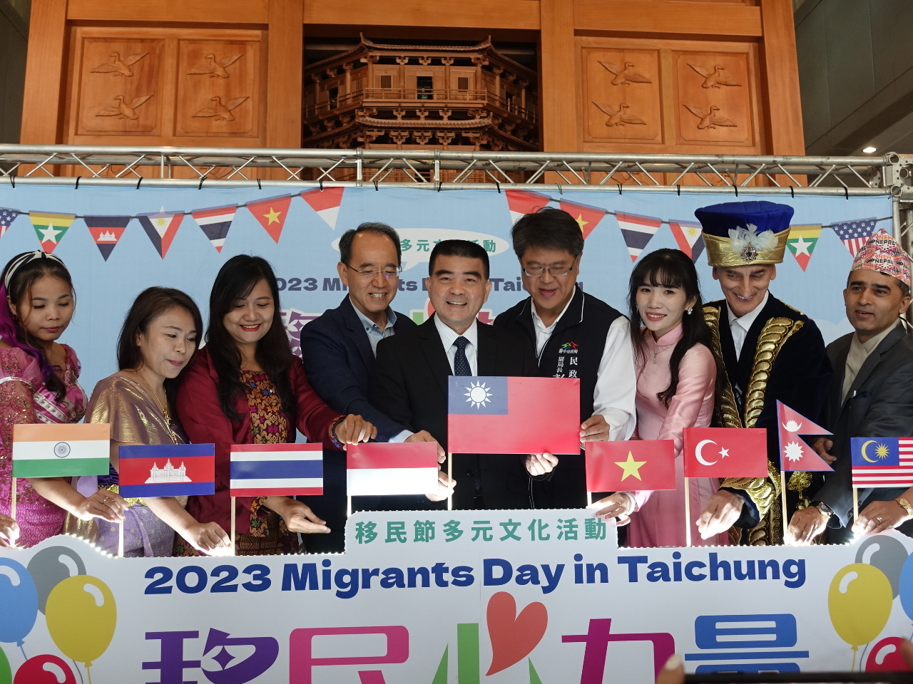 Itinataguyod ng Immigration Department ang multiculturalism at Immigration Festival sa Taichung Science and Technology Museum noong 12/10