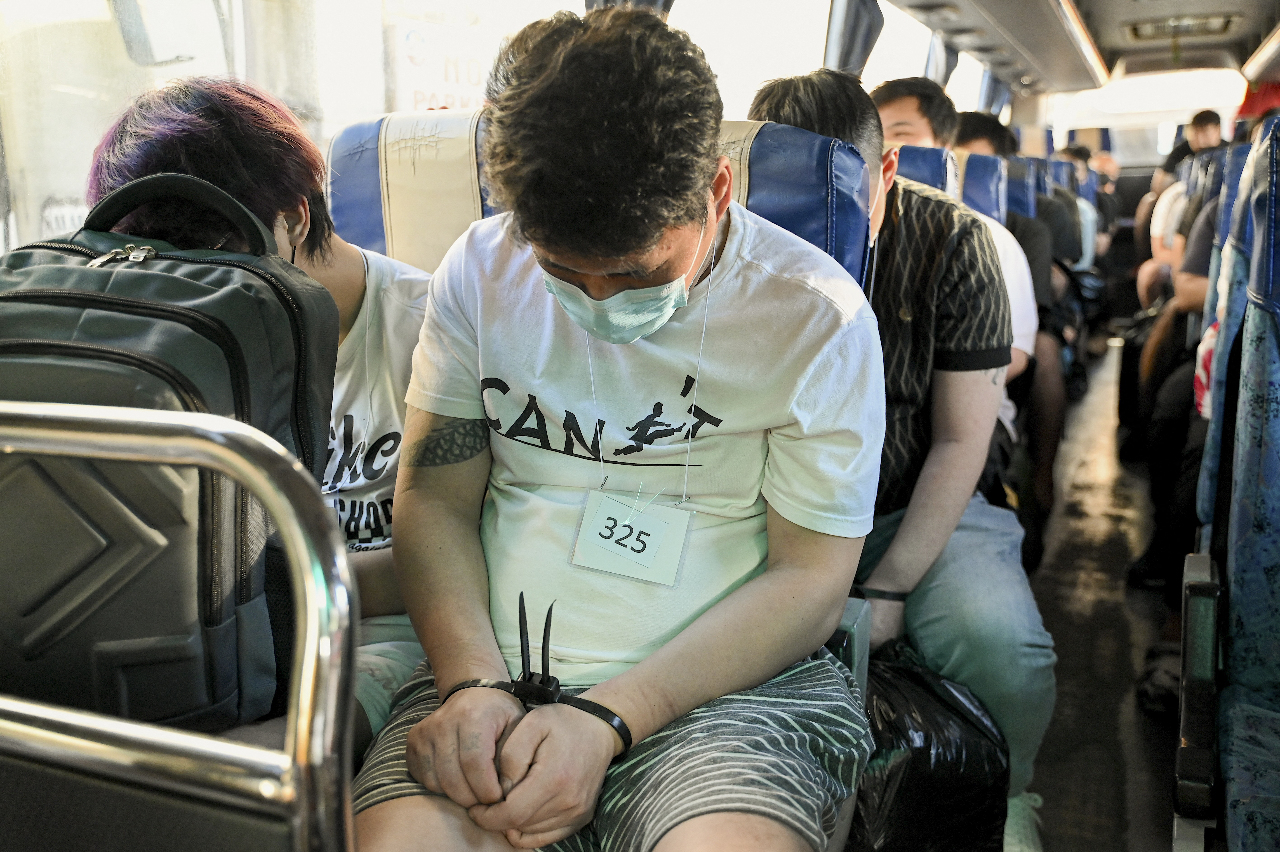 Pina-deport ng Pilipinas ang 180 China Nationals sa pagsugpo sa pandaraya sa internet