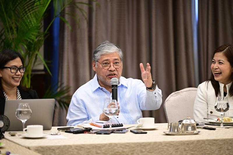 Ang Philippines-Japan Mutual Access Agreement ay gumagawa ng ma ayos na usapan, at ang Pilipinas at France ay maaaring magsimula ang negosasyon militar  habang bumubisita sa bawat bansa