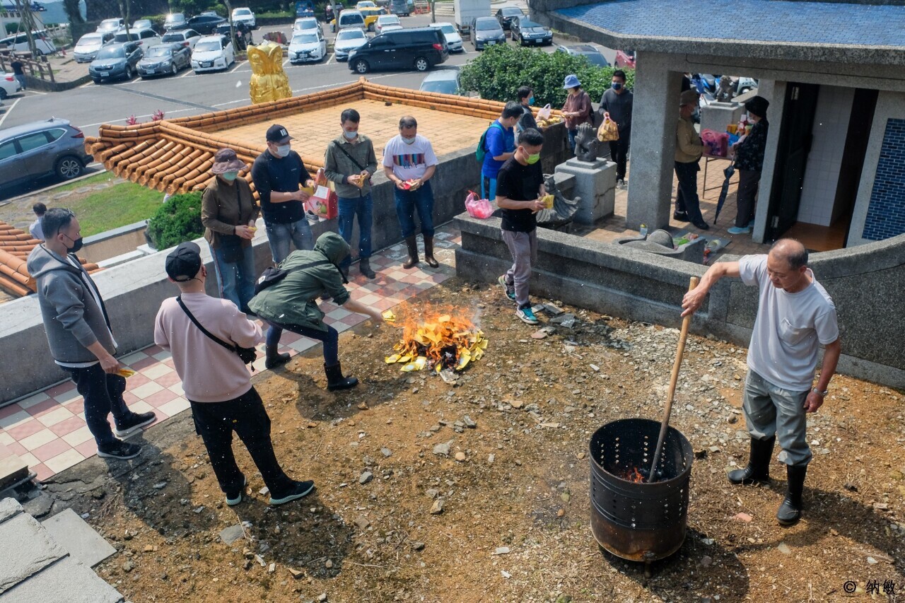 Ang mga kahihinatnan sa kapaligiran ng pagsunog ng spirit money para sa Tomb Sweeping Day