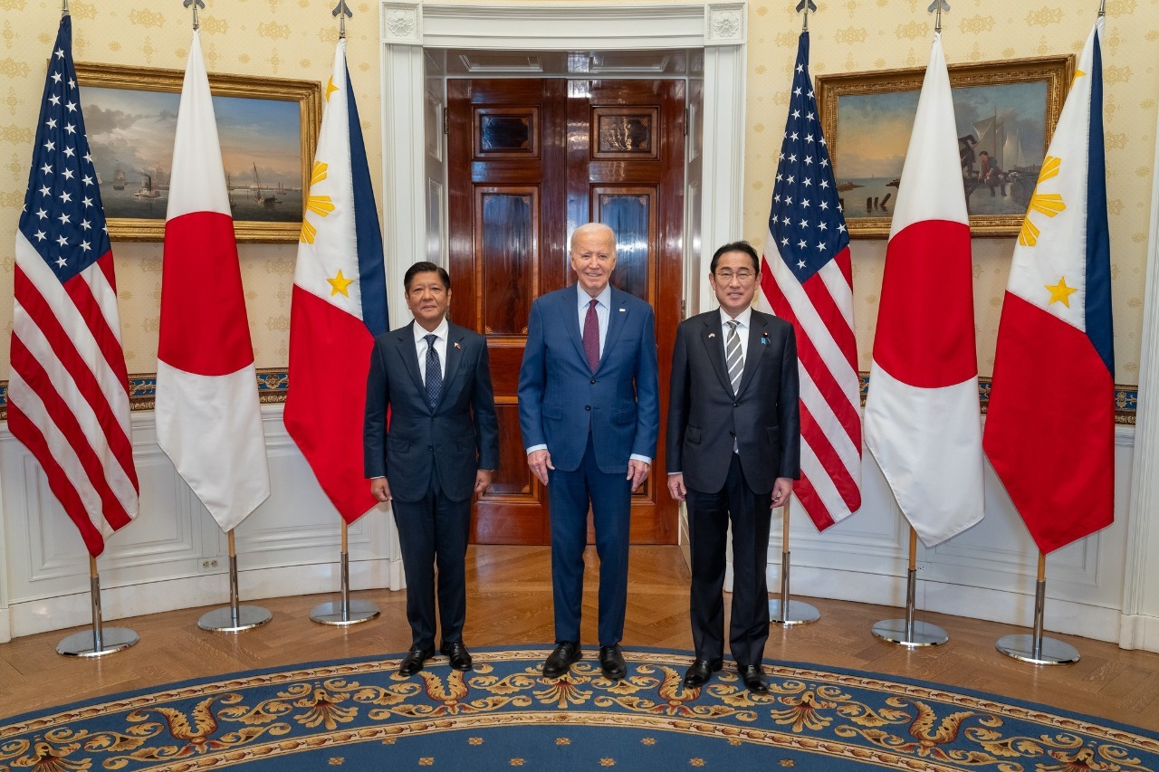 Ang summit ng mga pinuno ng U.S.-Japan-Philippines ay nagkaroon ng kasunduan sa pagtatanggol at pamumuhunan