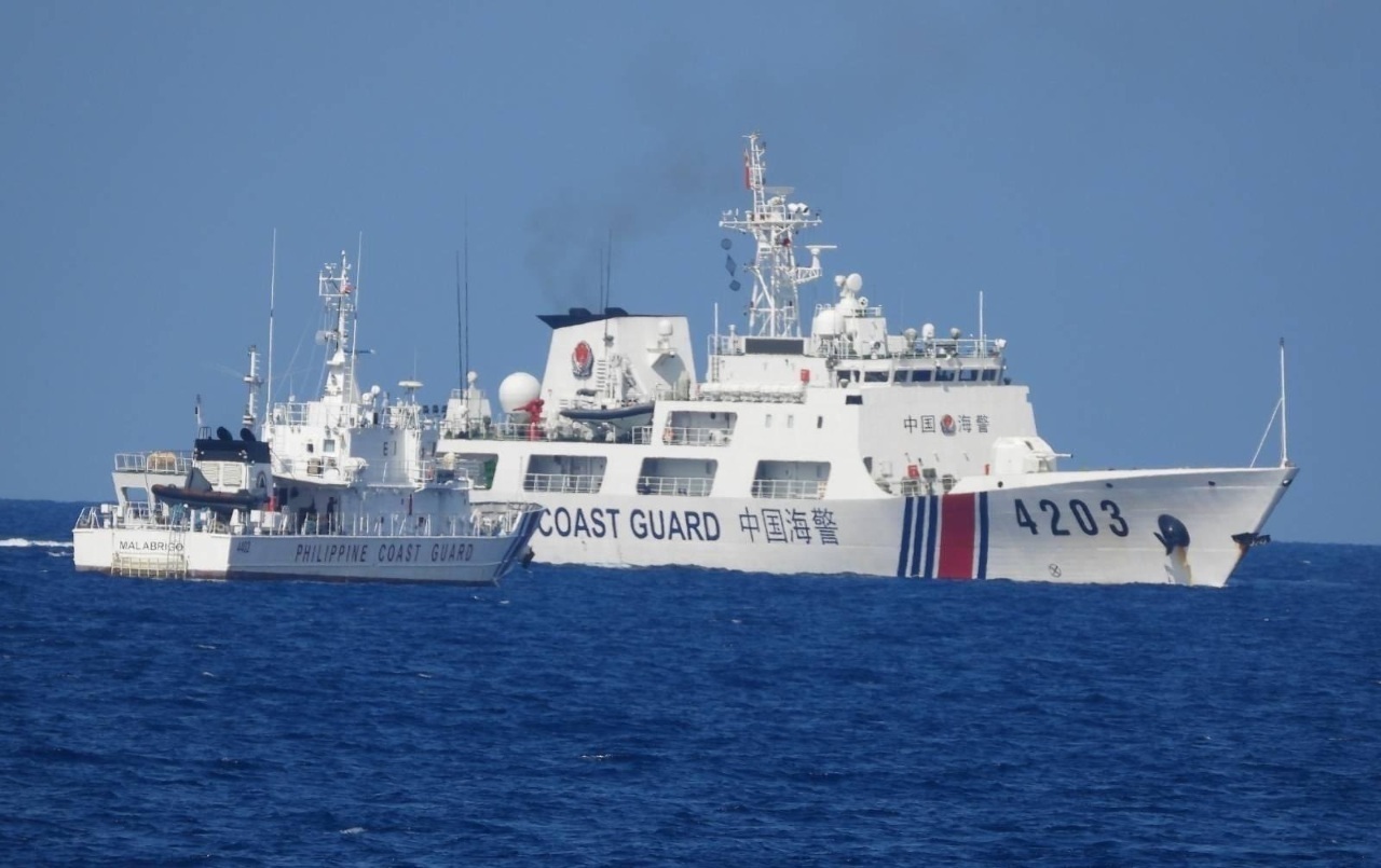 Pilipinas, inireklamo ang China sa pagkasira ng mga sasakyang pandagat gamit ang mga water cannon, pinalalala ang tensyon sa South China Sea