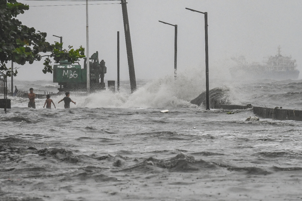Tinamaan ng Bagyong Capricorn ang Pilipinas, nagdulot ng 4 na pagkamatay at iba't ibang kalamidad