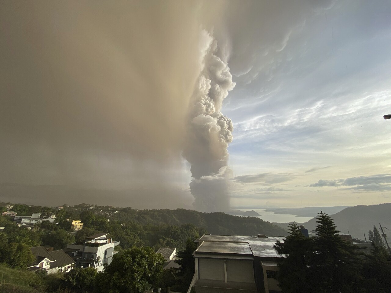 Pagsabog ng Taal Volcano sa Pilipinas, Walang Kinakailangang Evacuate dahil wala pang Residenteng Apektado
