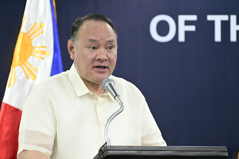 Defense Secretary ng Pilipinas: Malabong Maging Posible ang 