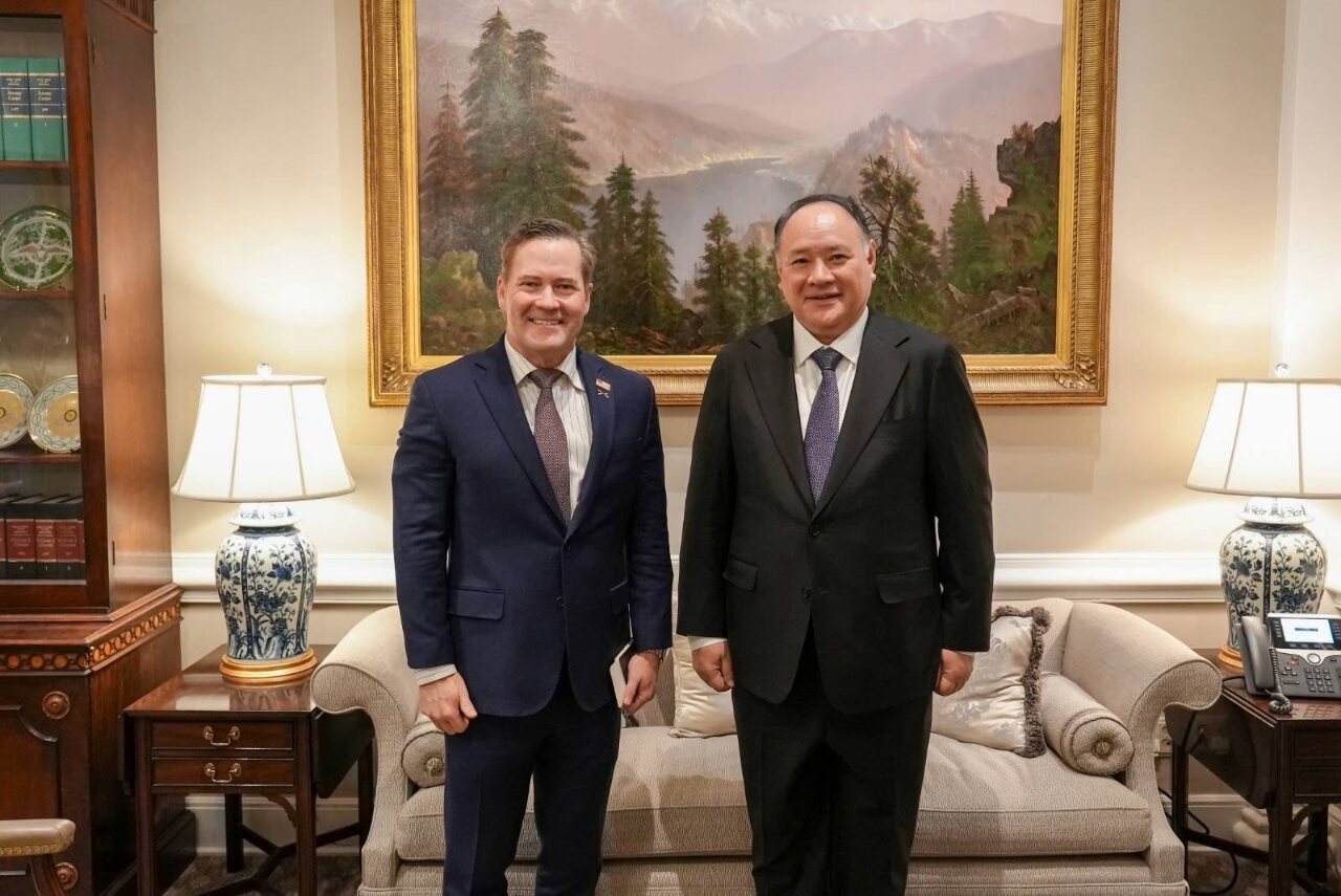 Kalihim ng Depensa ng Pilipinas Nakipagpulong sa Bagong U.S. National Security Advisor, Kumpirmadong Matatag ang Alyansang Pangseguridad