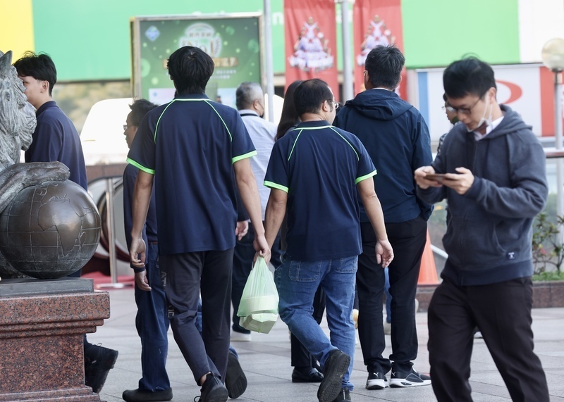 1,682 Katao sa Under “No Work, No Pay” Scheme; Wala Pang Epekto Mula sa U.S. Tariffs